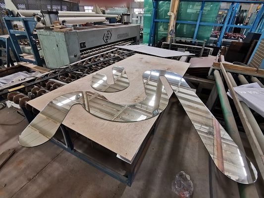 Το Scratchproof CNC επεξεργάστηκε επιτροπές γυαλιού 2440x5000mm τις τυποποιημένες
